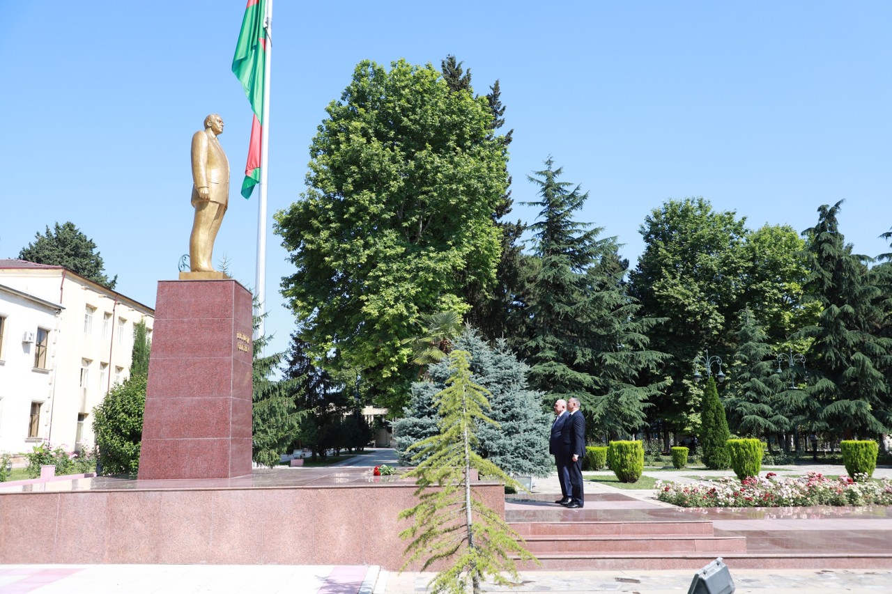 Mürsəl İbrahimov Tovuzda vətəndaşların problemlərini dinlədi - FOTOLAR